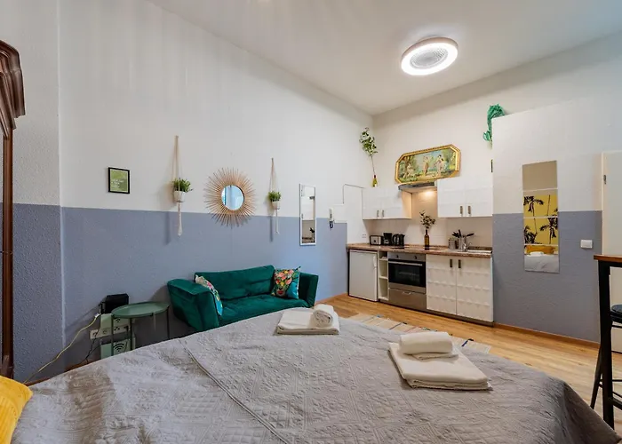 Central, Calm - High-speed Wifi - Close To Park